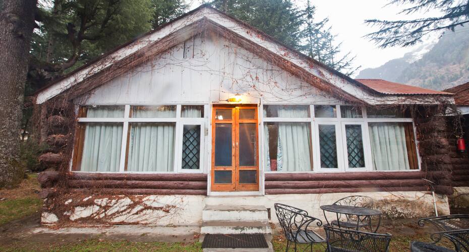 Retreat Cottage Log hut, Manali 1